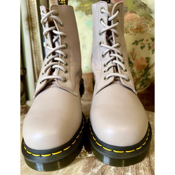 💠Not For Sale 💠 Dr. Martens 1460 Pascal Virginia Vintage Taupe. Size: 41/9 - Picture 1 of 14